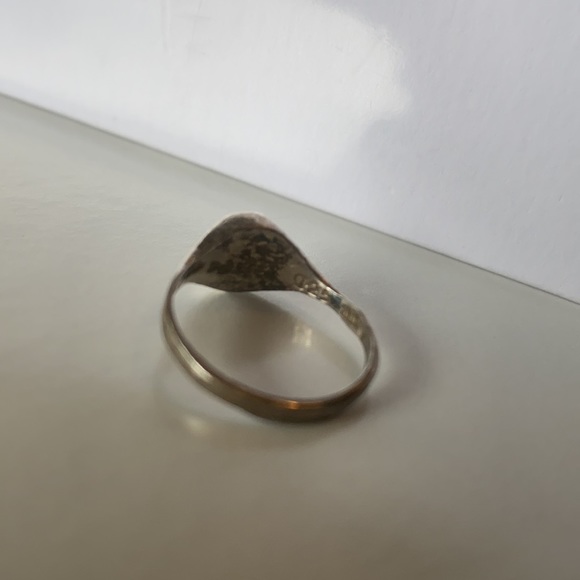 Genuine silver and turquoise hammered band ring - Picture 4 of 5